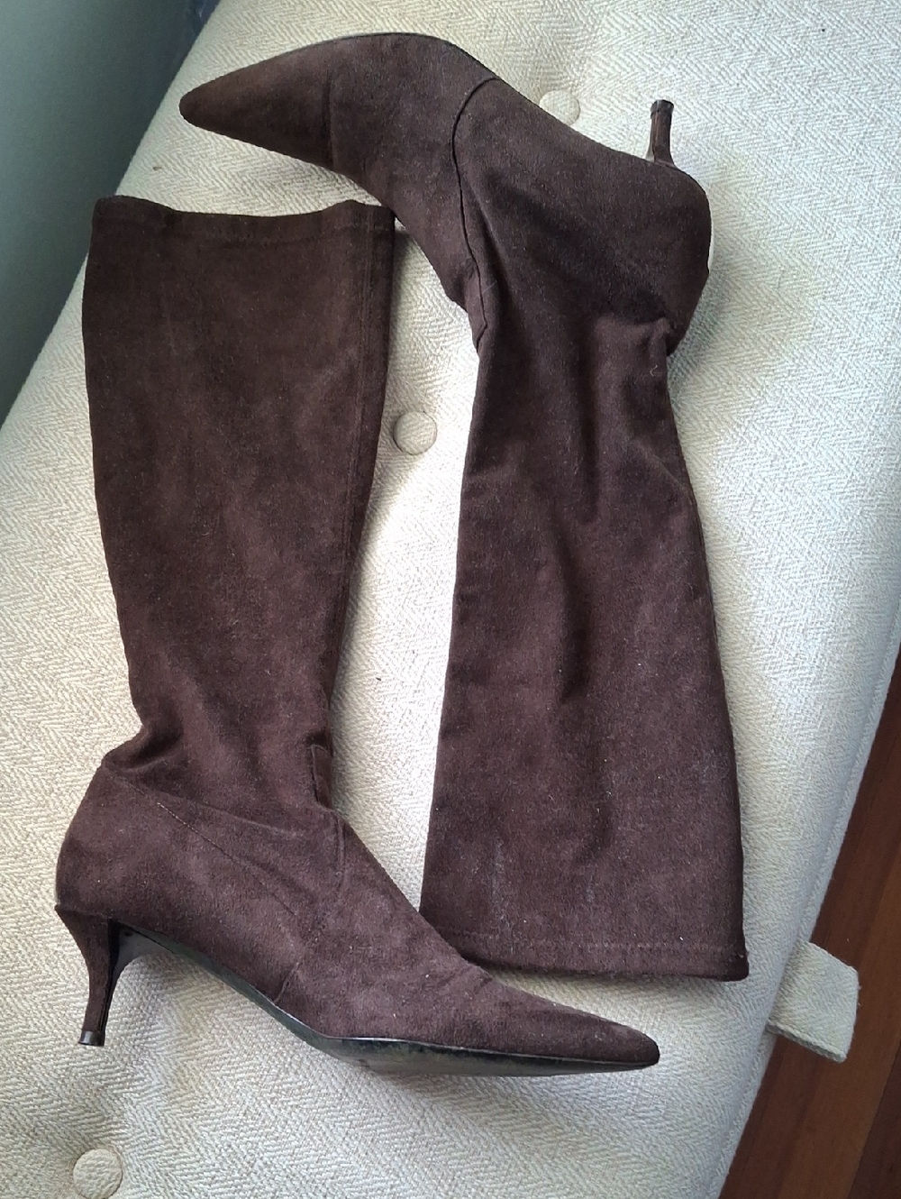 Women's Pointed-Toe Knee-High Suede Boots - Brown